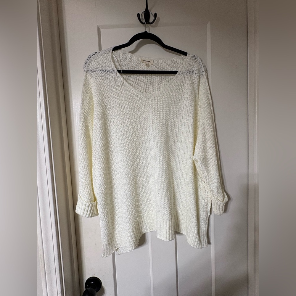 EE-Some Lightweight Ivory V-Neck Women’s Sweater